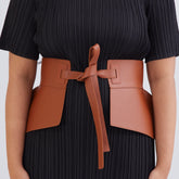 Tan leather women's corset-belt with distinctive self-link metal tie